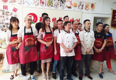 成都小郡肝串串火锅哪里可以学习正宗底料?短期串串火锅底料培训