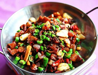 辣子鸡最正宗的做法,外酥里嫩,麻辣爽口超过瘾