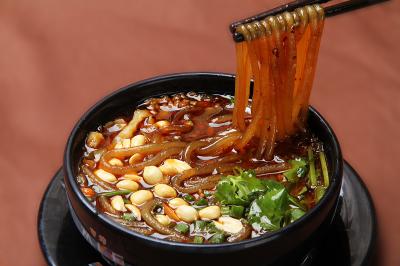 四川学习酸辣粉技能训练班哪里好?亲自动手操作执行