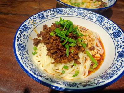 四川担担面食培训学校哪家比较好?学习正宗担担面食做法