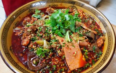 哪有专门培训正宗冒菜的学校?冒菜加盟培训市场分析