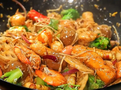 麻辣香锅技术培训多少钱?kaiyun体育平台app下载安装培训学校合理,物超所值